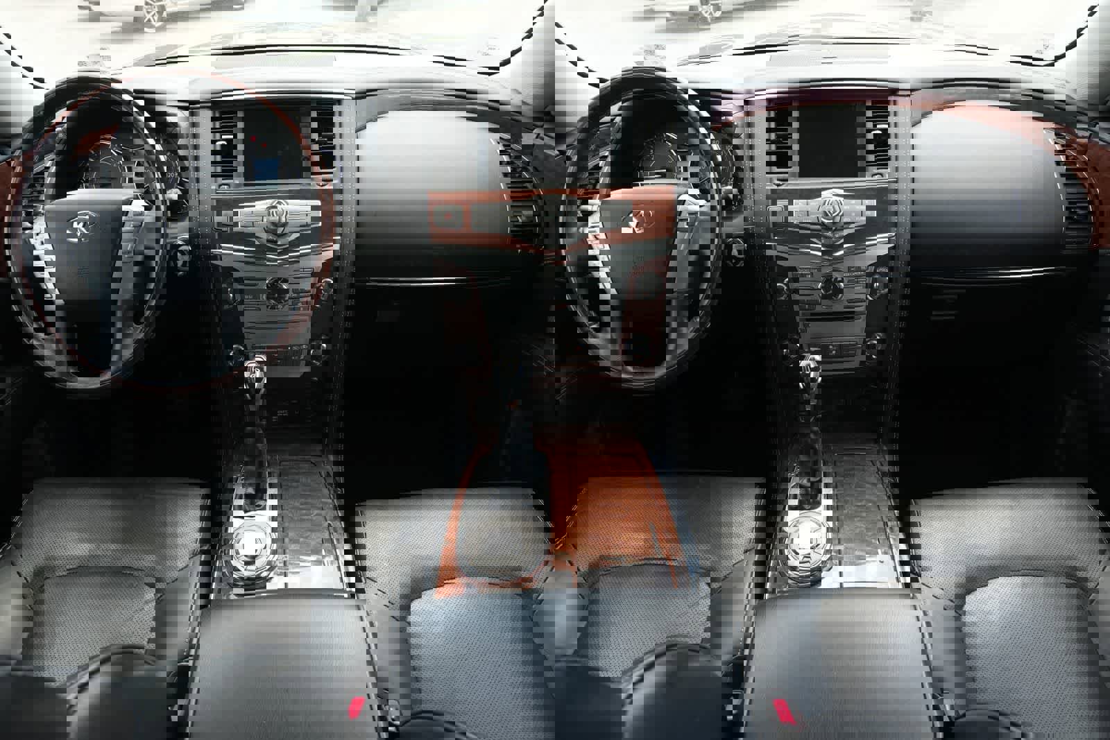 Used 2019 INFINITI QX80 Luxe w/ All-Season Package image 4