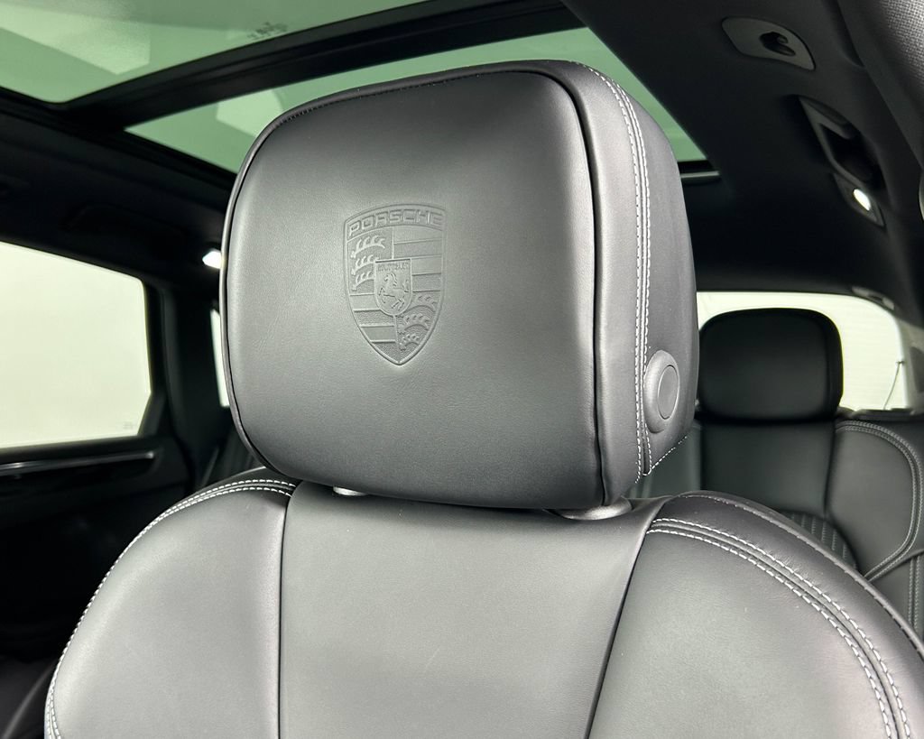 New 2026 Porsche Macan Turbo AWD/4WD image 16