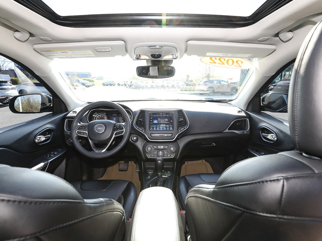 Used 2022 Jeep Cherokee Latitude Lux w/ Sun & Sound Group image 22