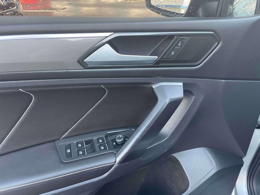Used 2023 Volkswagen Tiguan SE R-Line image 19