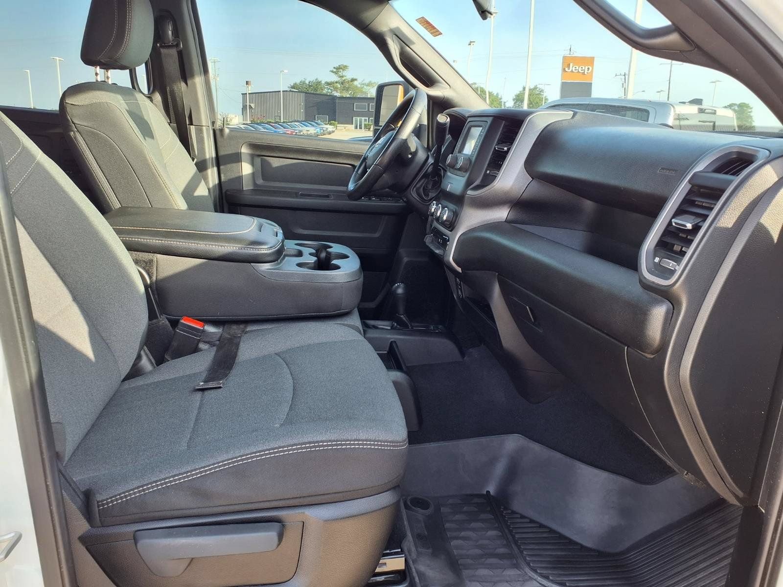 Used 2024 RAM 3500 Tradesman w/ Chrome Appearance Group AWD/4WD image 18