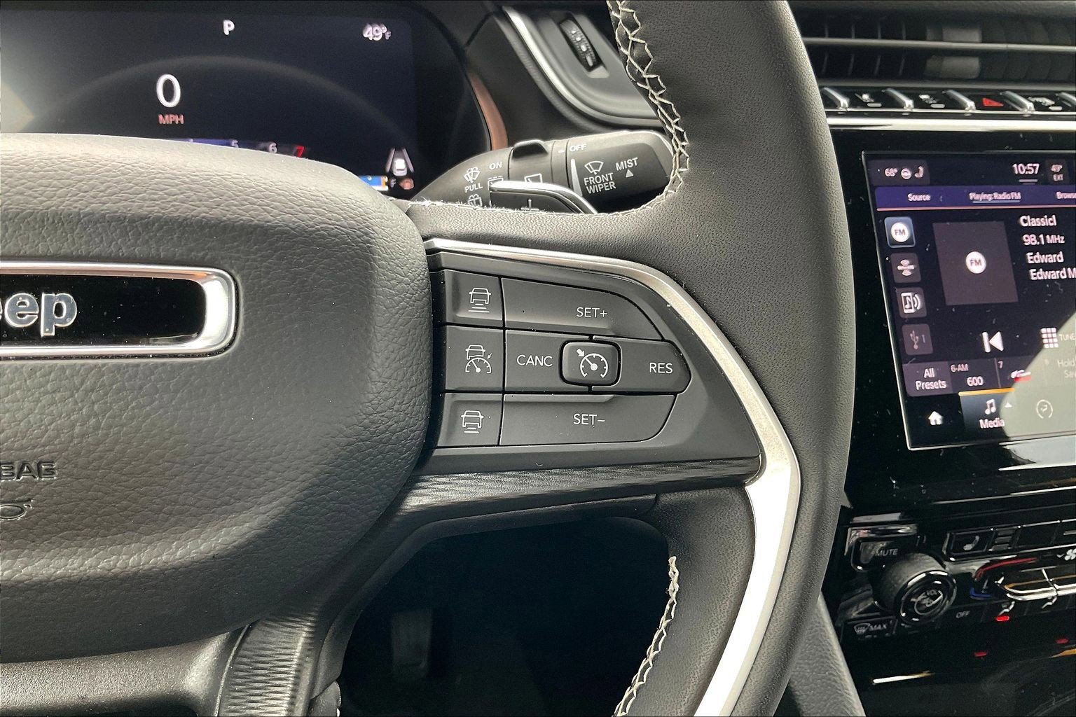 Used 2025 Jeep Grand Cherokee Laredo X w/ Luxury Tech Group I image 19