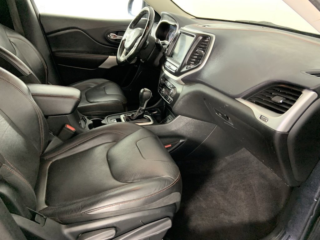 Used 2018 Jeep Cherokee Trailhawk w/ Quick Order Package 27L image 17