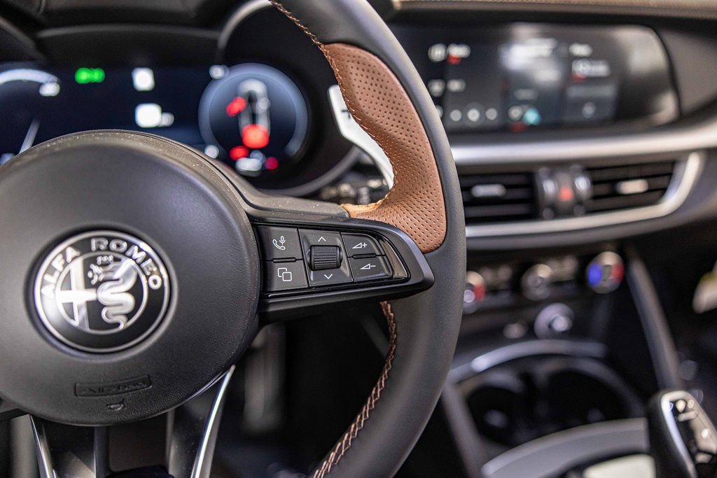 New 2025 Alfa Romeo Stelvio Sprint image 27