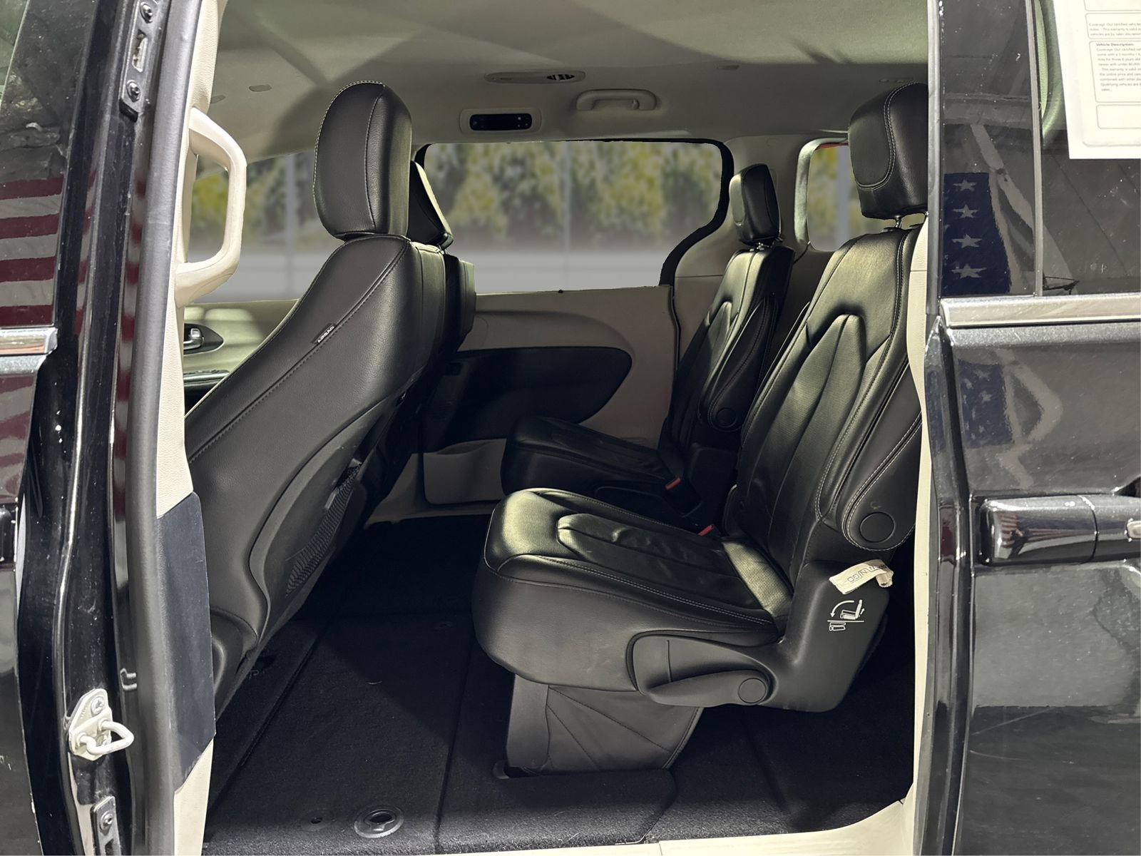 Used 2022 Chrysler Pacifica Touring-L image 10