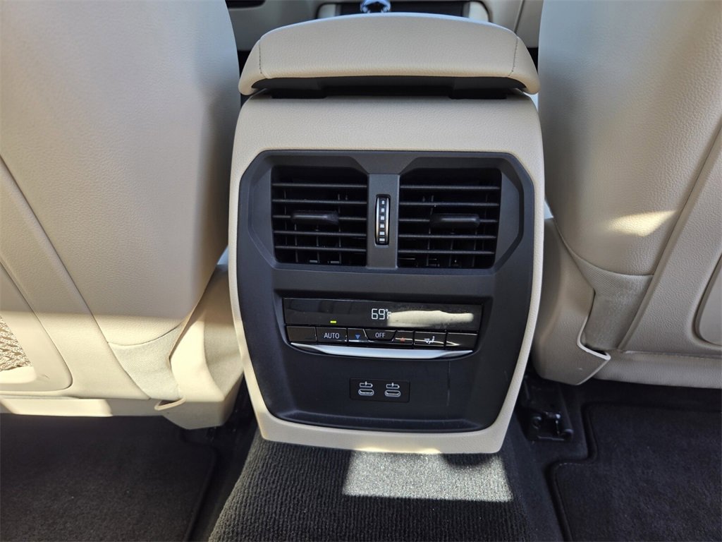 Certified 2022 BMW 330i Sedan w/ Driving Assistance Package image 15