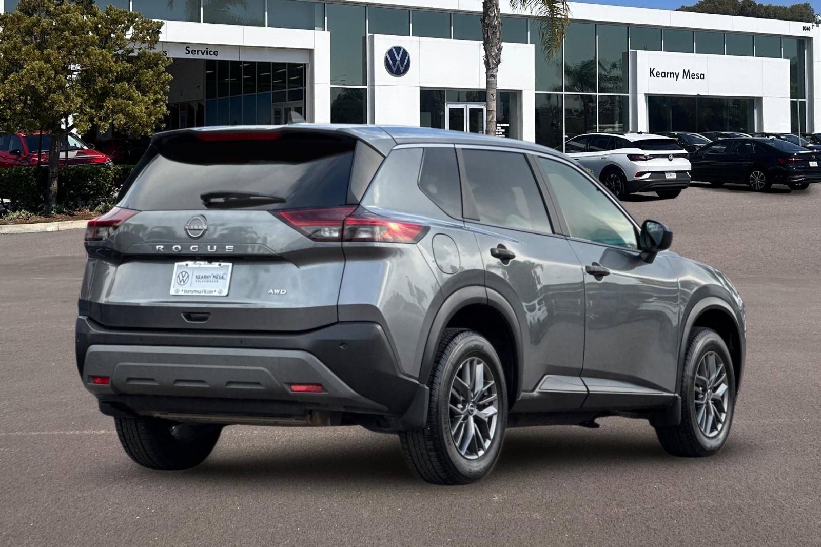 Used 2023 Nissan Rogue S image 4