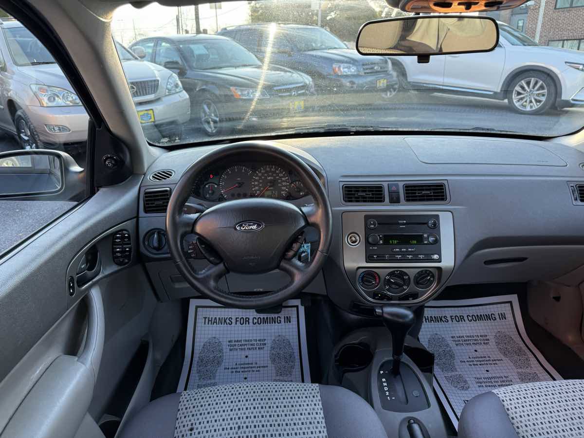 Used 2005 Ford Focus SES FWD image 14
