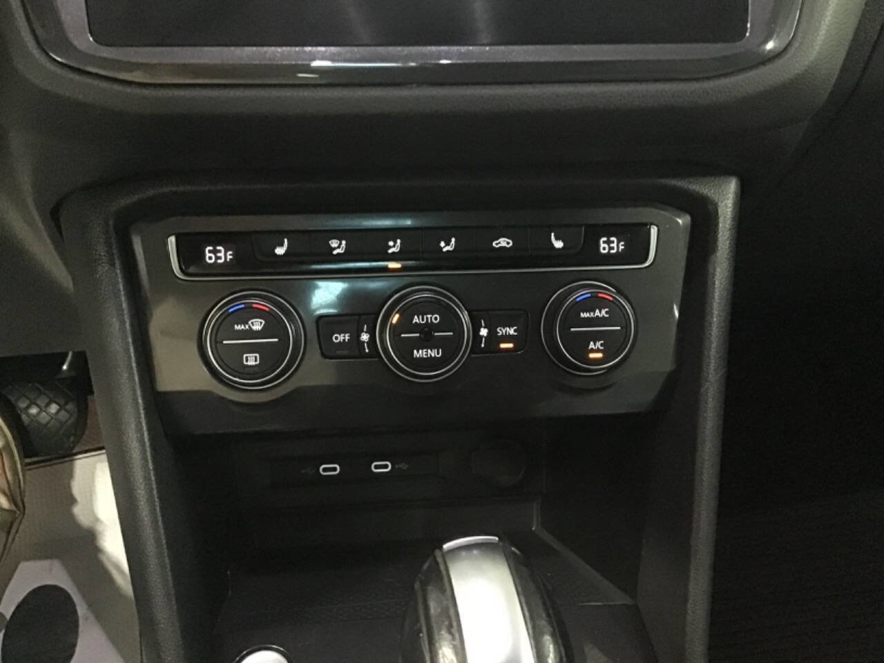 Used 2021 Volkswagen Tiguan SE w/ Panoramic Sunroof Package AWD/4WD image 18