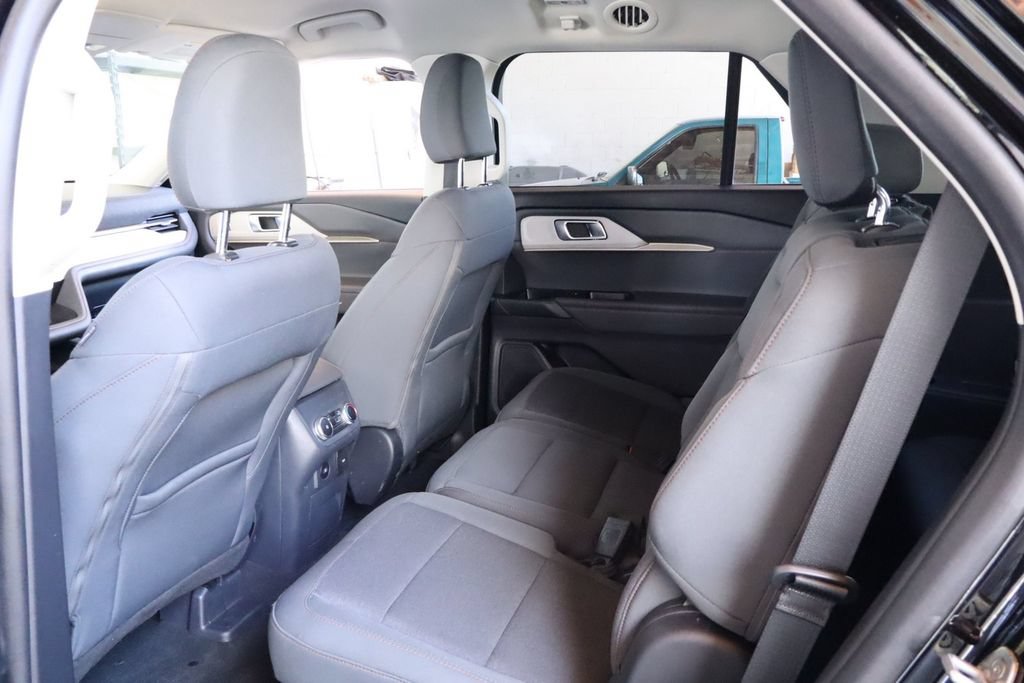 Used 2025 Ford Explorer Active RWD image 37