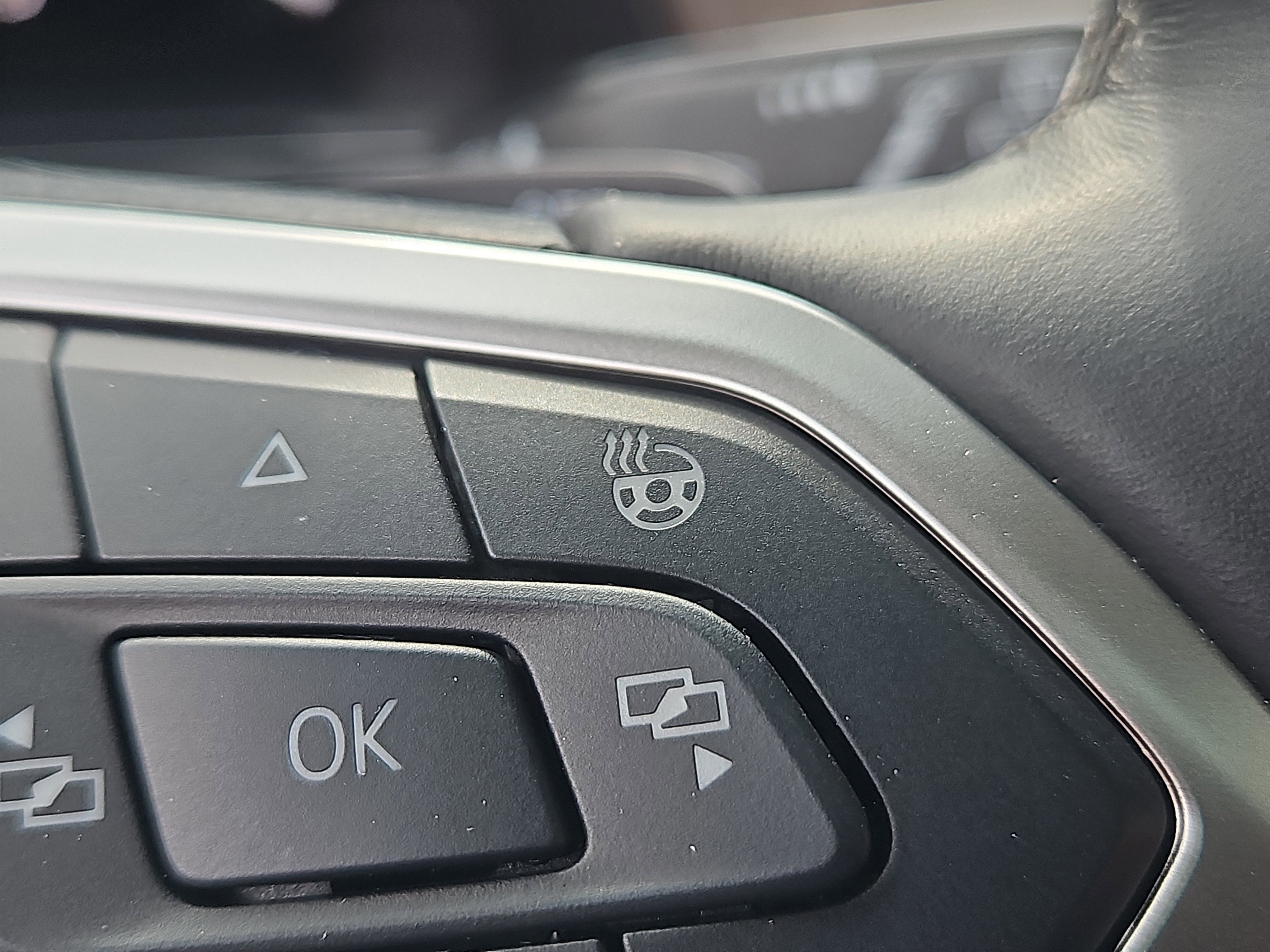 Certified 2025 Volkswagen Atlas SEL Premium R-Line image 17