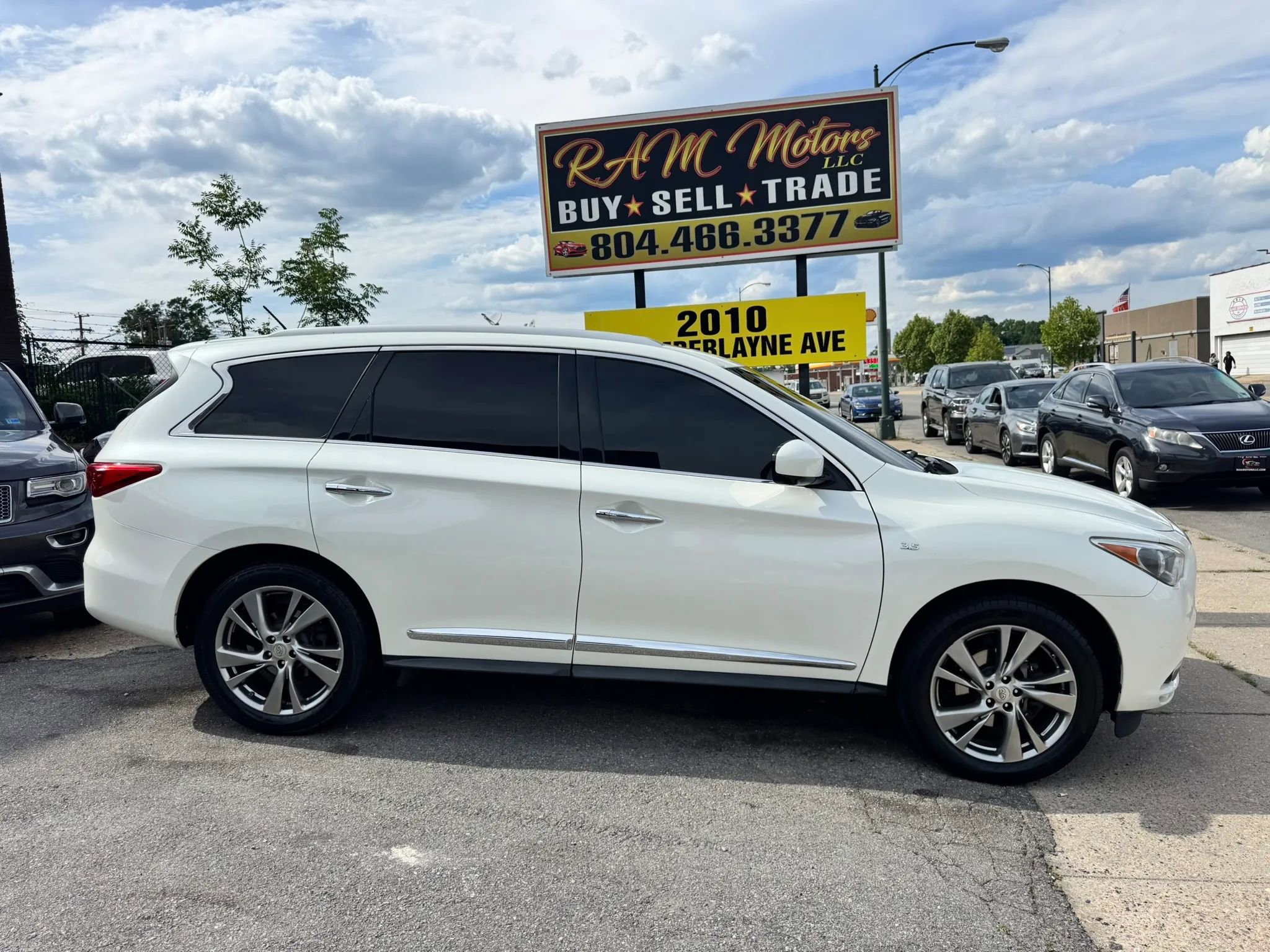 Used 2015 INFINITI QX60 Luxe w/ Premium Plus Package AWD/4WD image 2