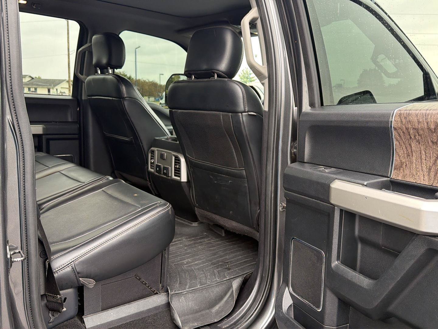 Used 2019 Ford F250 Lariat w/ Lariat Ultimate Package AWD/4WD image 11