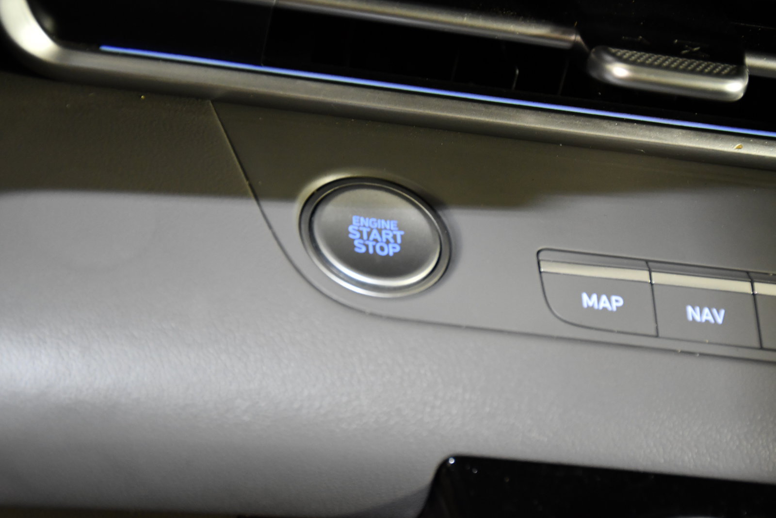 Used 2024 Hyundai Elantra SEL FWD image 25