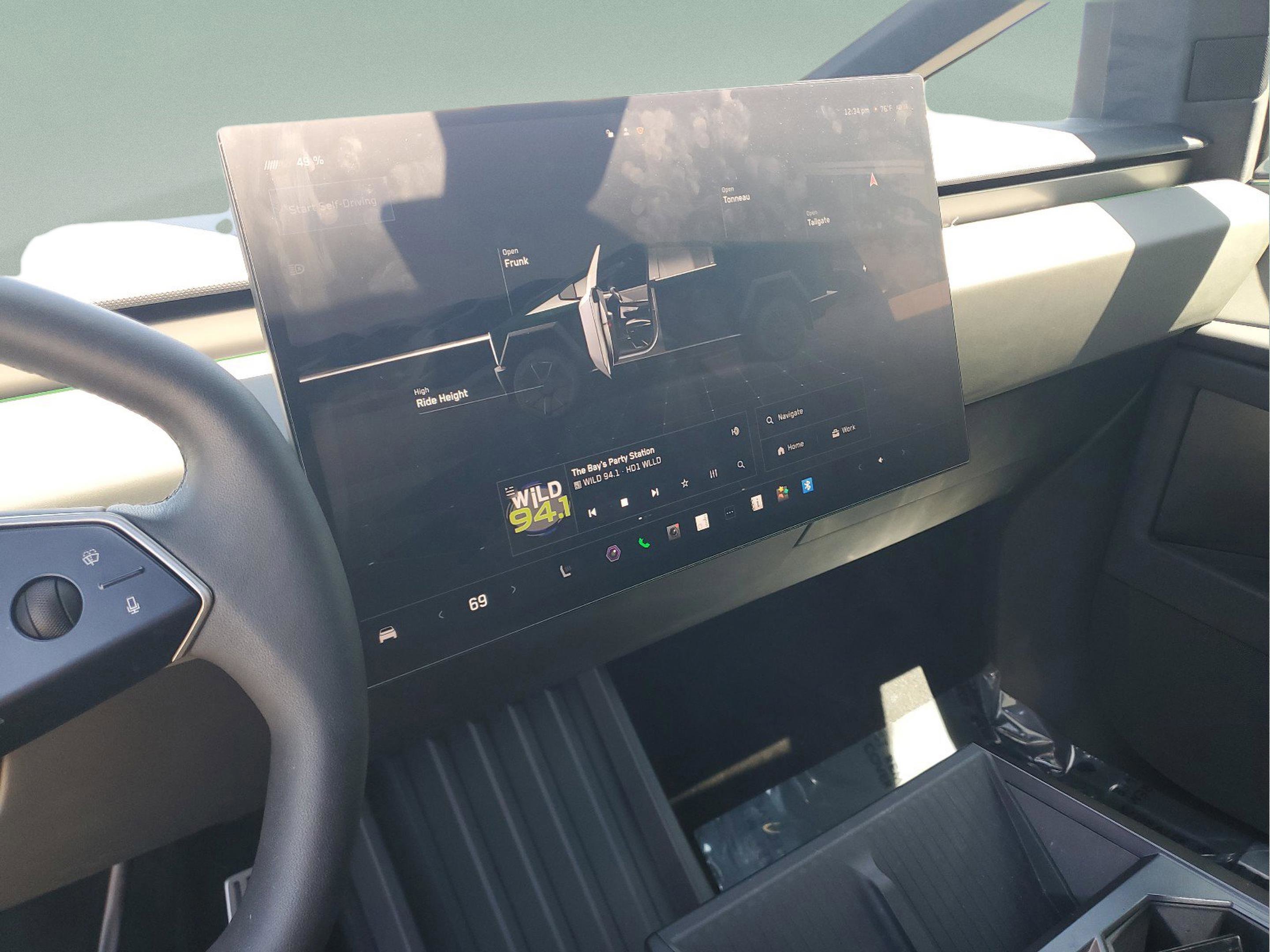 Used 2024 Tesla Cybertruck AWD Crew Cab image 23