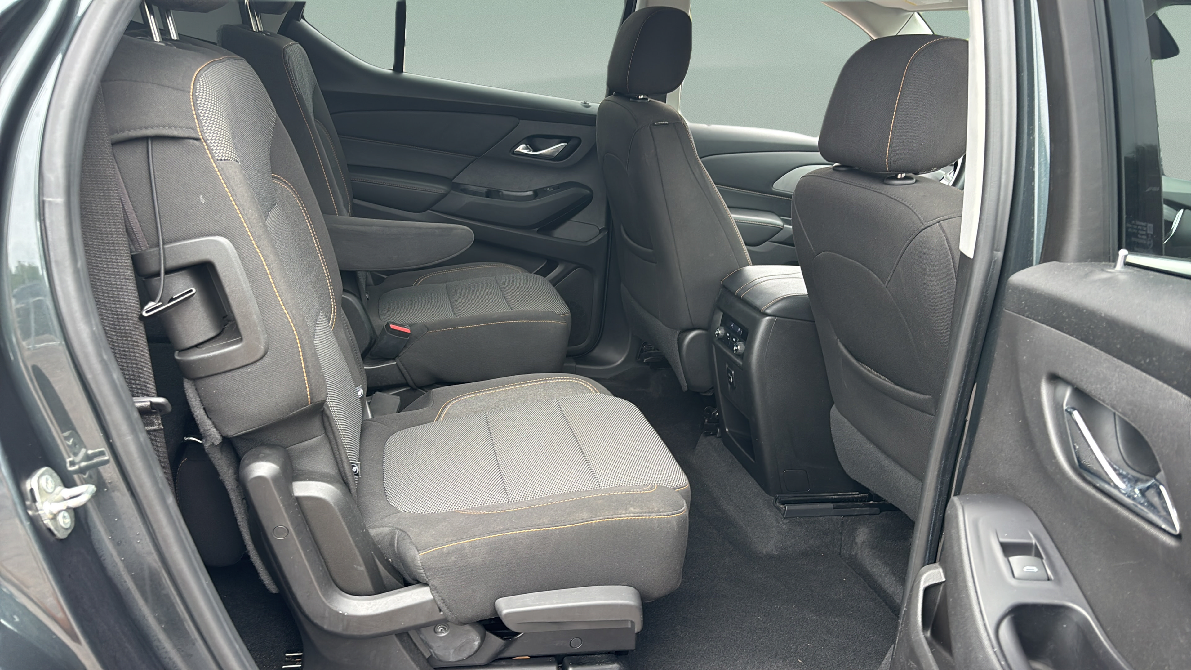 Used 2018 Chevrolet Traverse LT FWD image 14