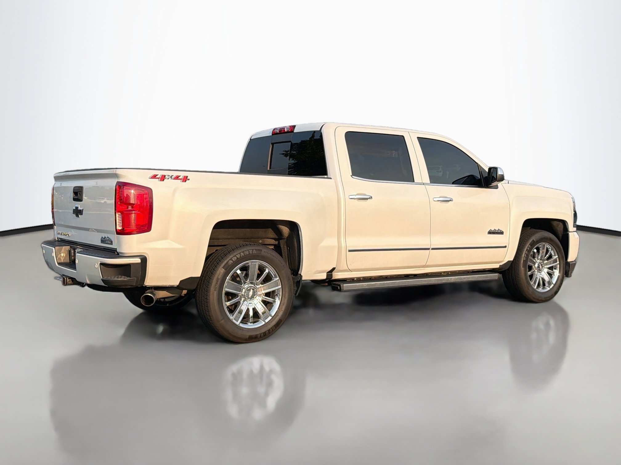 Used 2018 Chevrolet Silverado 1500 High Country AWD/4WD image 2