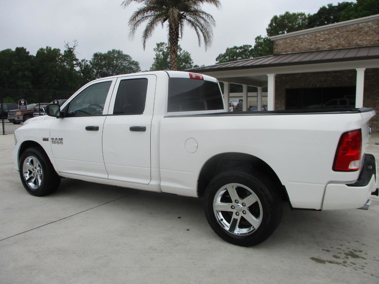 Used 2018 RAM 1500 Express RWD image 3