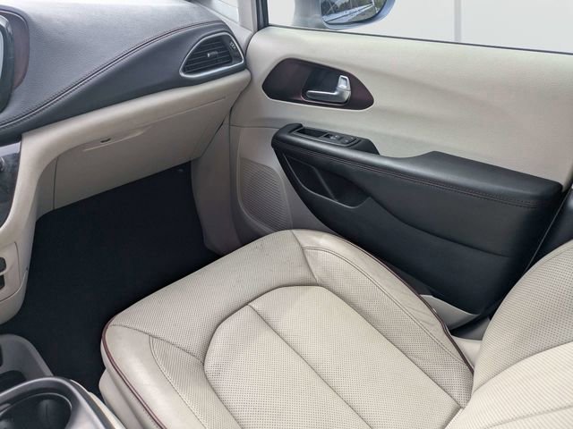 Used 2020 Chrysler Pacifica Limited FWD image 18