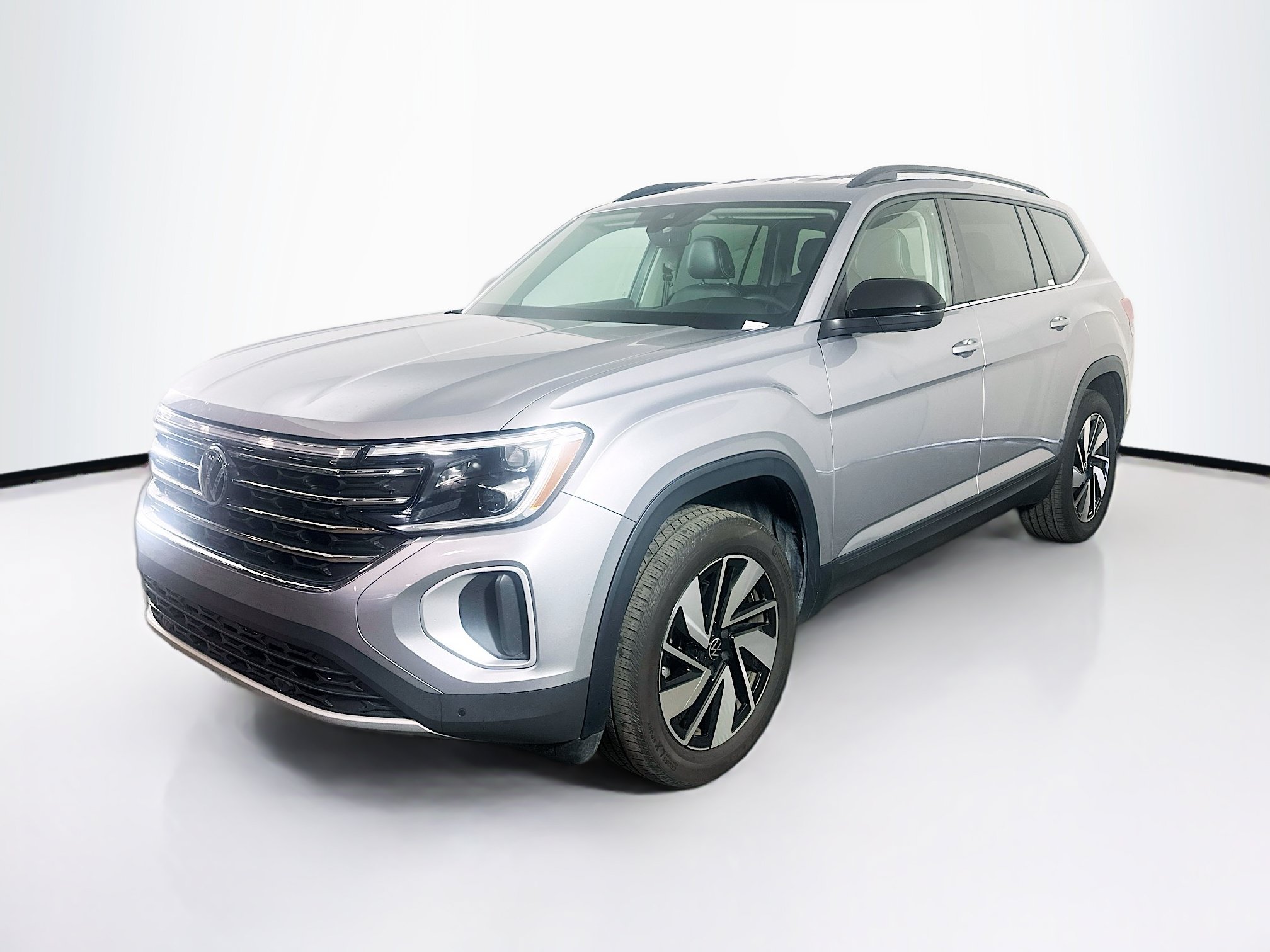Used 2025 Volkswagen Atlas SE FWD image 3