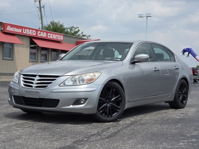 Used 2011 Hyundai Genesis 4.6 RWD image 2