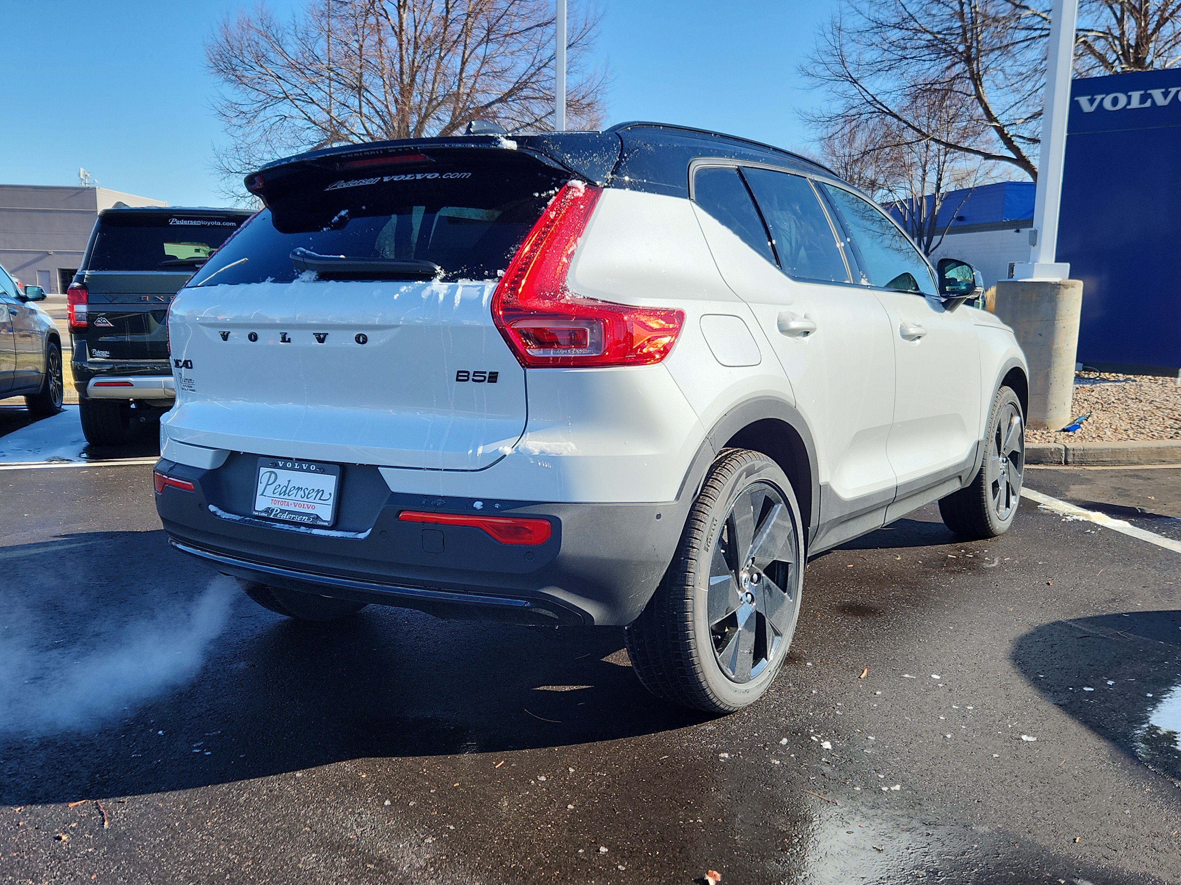New 2026 Volvo XC40 B5 Ultra w/ Climate Package AWD/4WD image 4