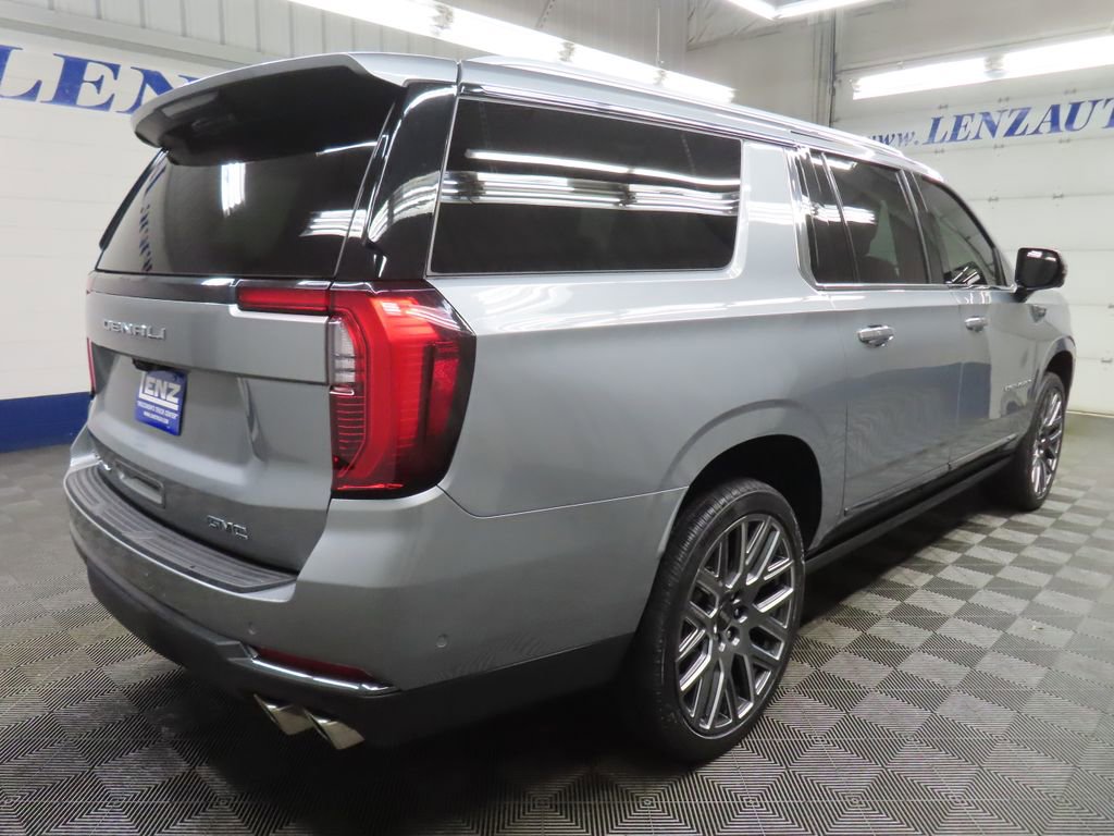 Used 2025 GMC Yukon XL Denali Ultimate AWD/4WD image 5