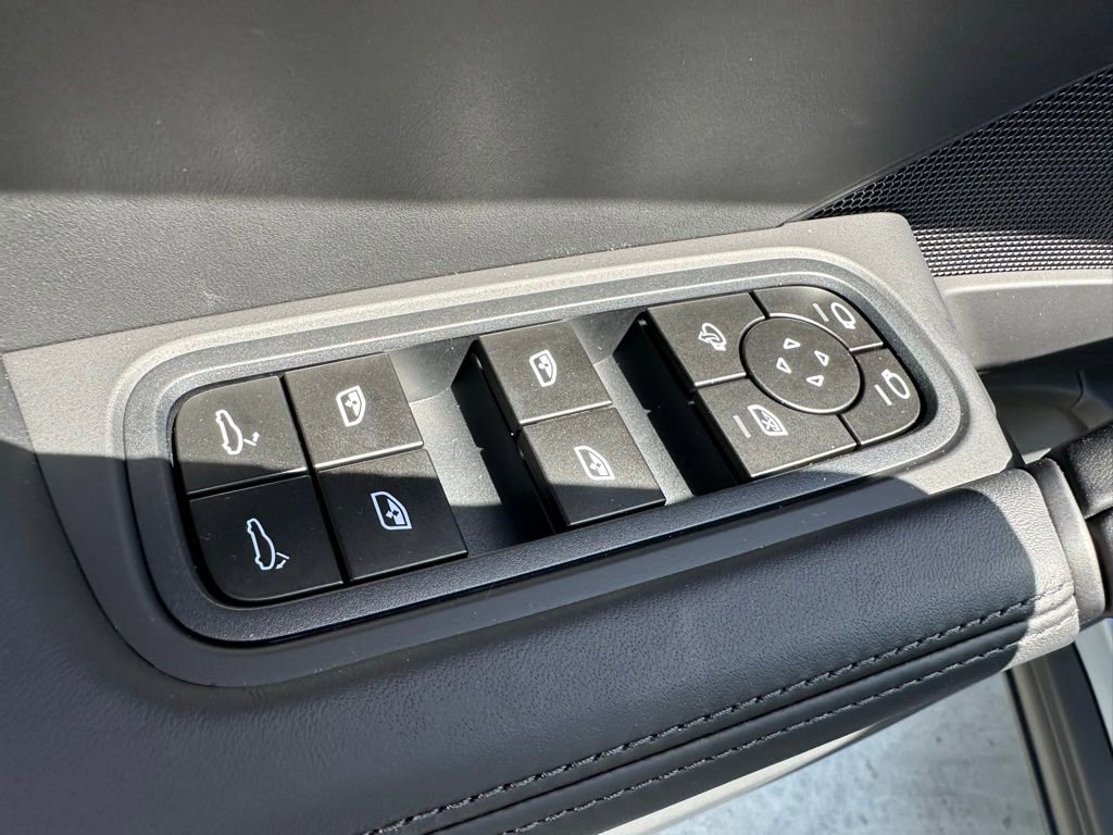 Used 2025 Porsche Cayenne S image 15