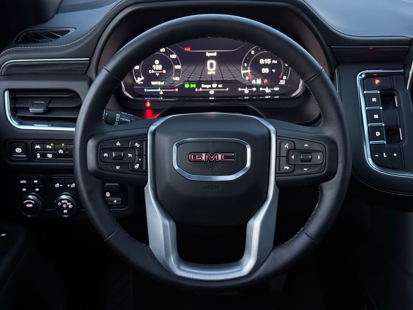 Used 2024 GMC Yukon SLT w/ SLT Luxury Package image 30