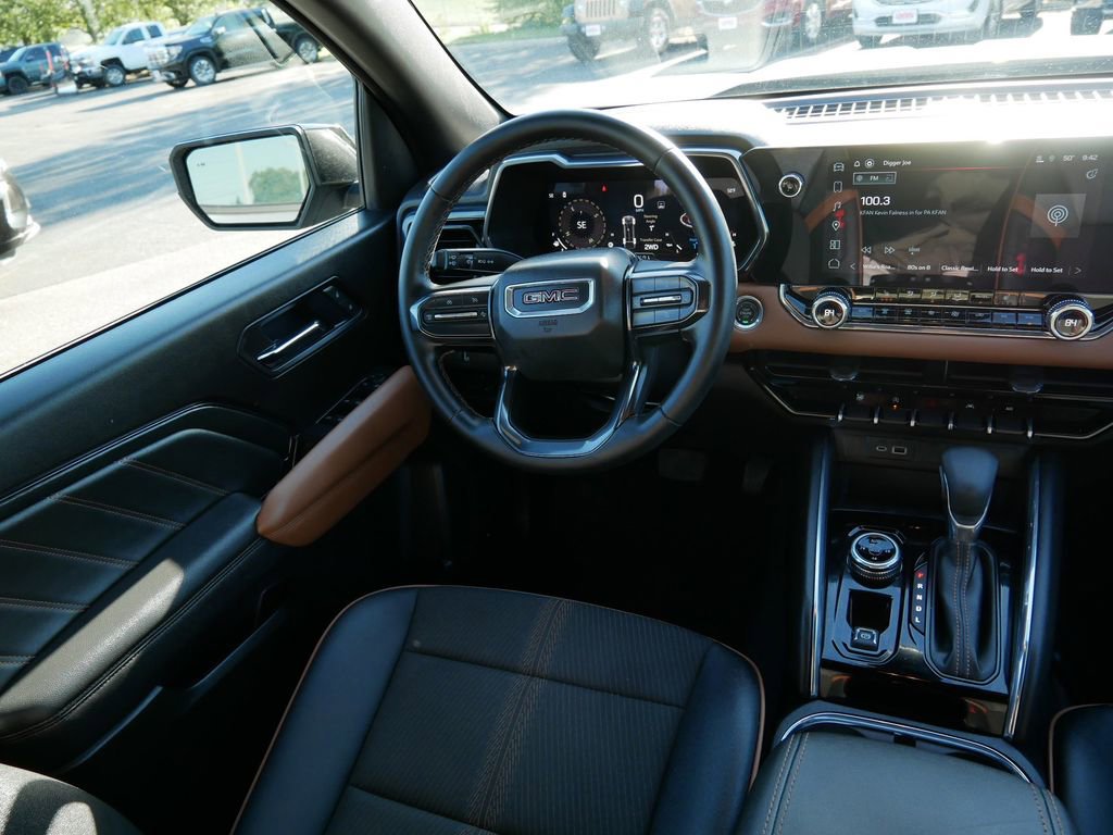 Used 2025 GMC Canyon AT4 w/ Nightfall Edition image 13