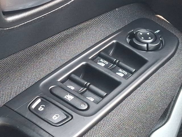 Used 2018 Jeep Renegade Latitude AWD/4WD image 25