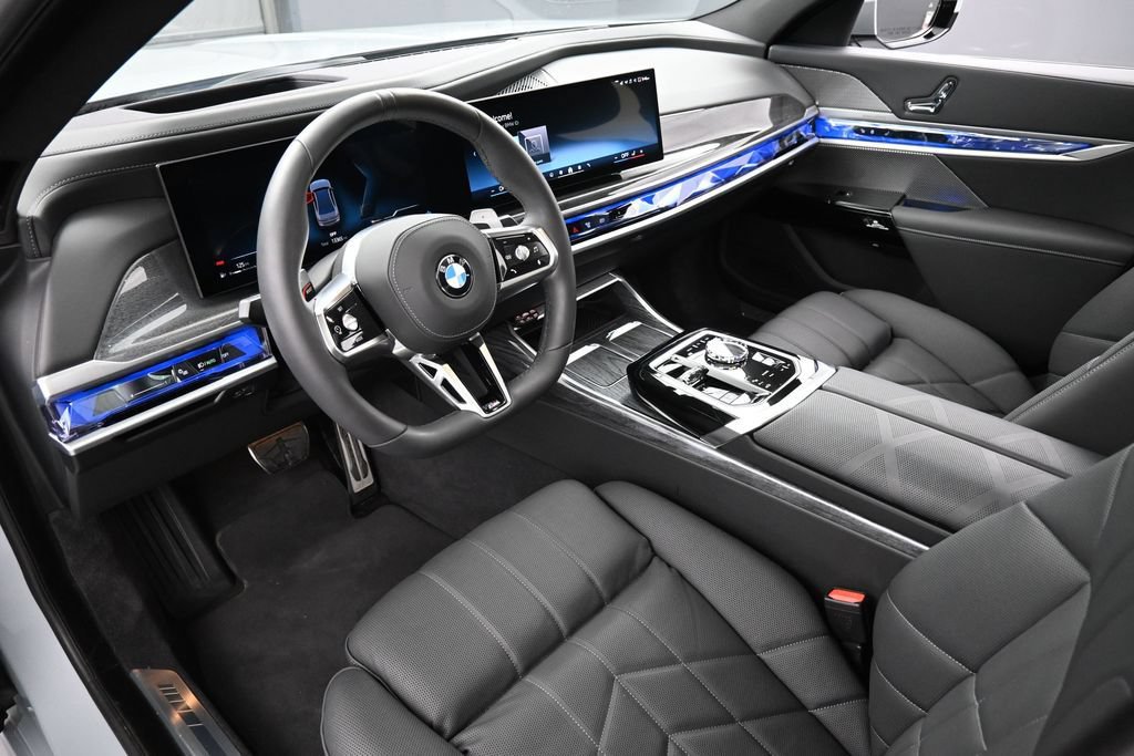 Used 2025 BMW 760i xDrive AWD/4WD image 4