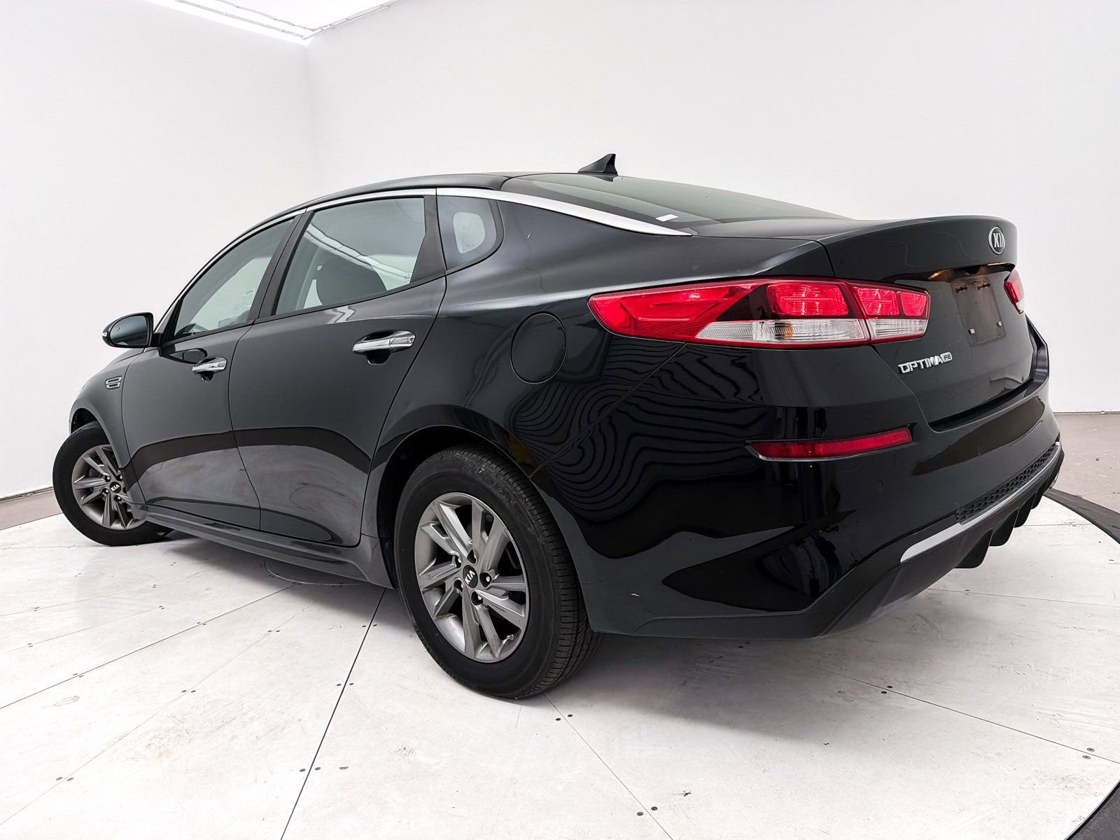 Used 2019 Kia Optima LX image 6