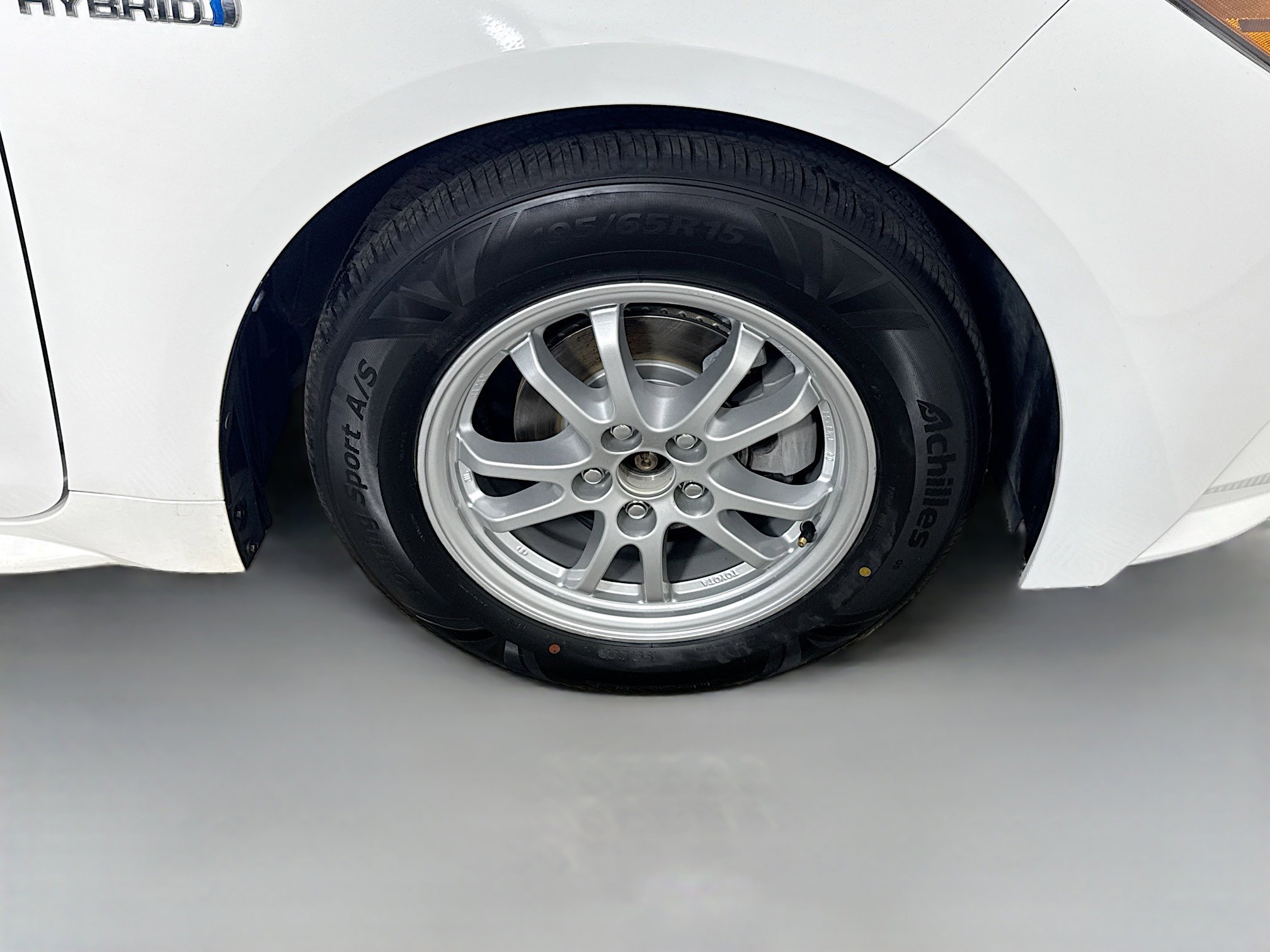 Used 2021 Toyota Corolla LE image 32