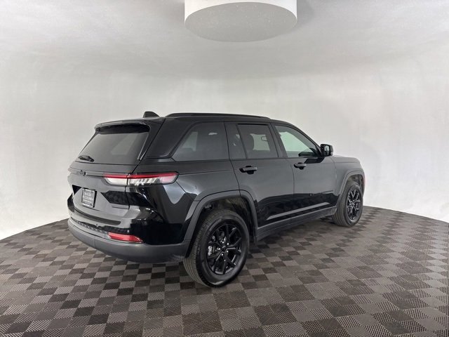 Used 2024 Jeep Grand Cherokee Altitude image 8