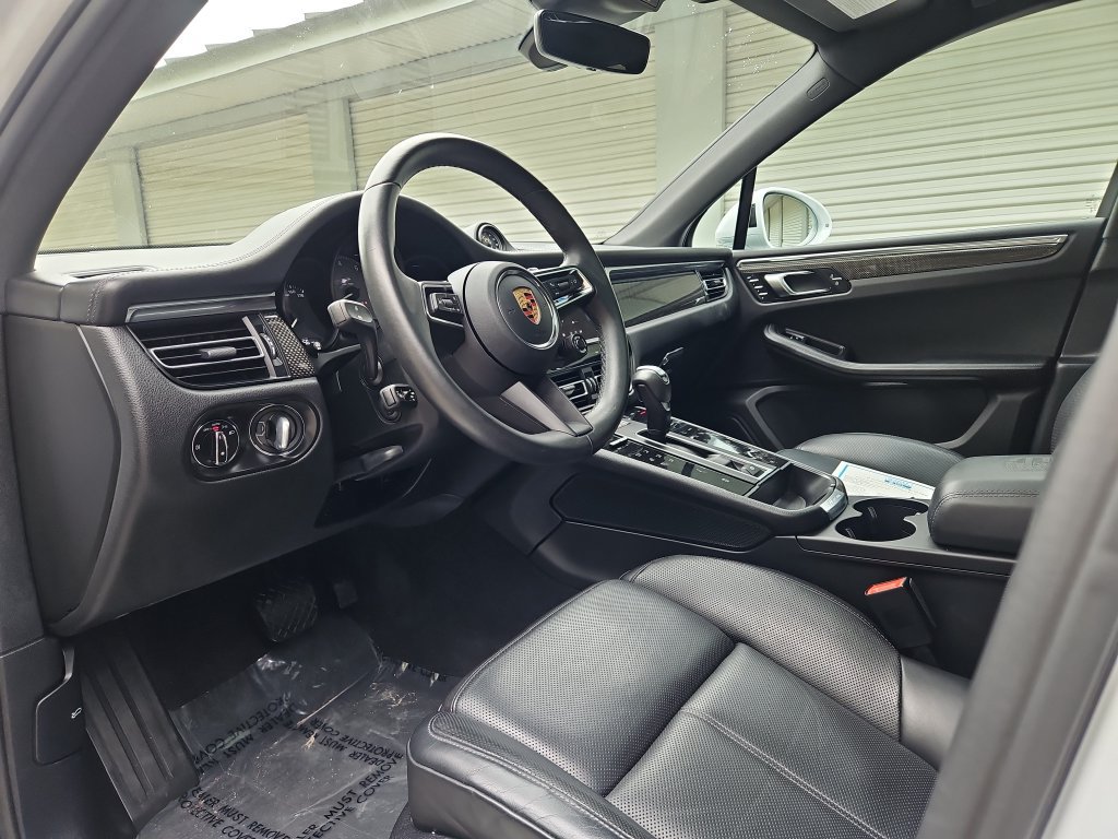 Certified 2023 Porsche Macan S AWD/4WD image 4