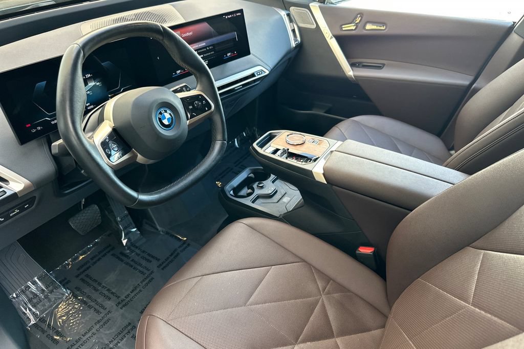 Used 2022 BMW iX xDrive50 w/ Premium Package AWD/4WD image 9