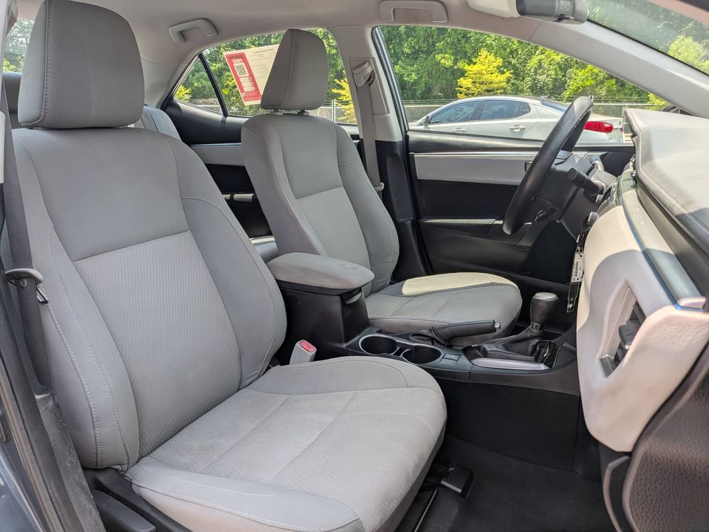Used 2015 Toyota Corolla LE FWD image 29
