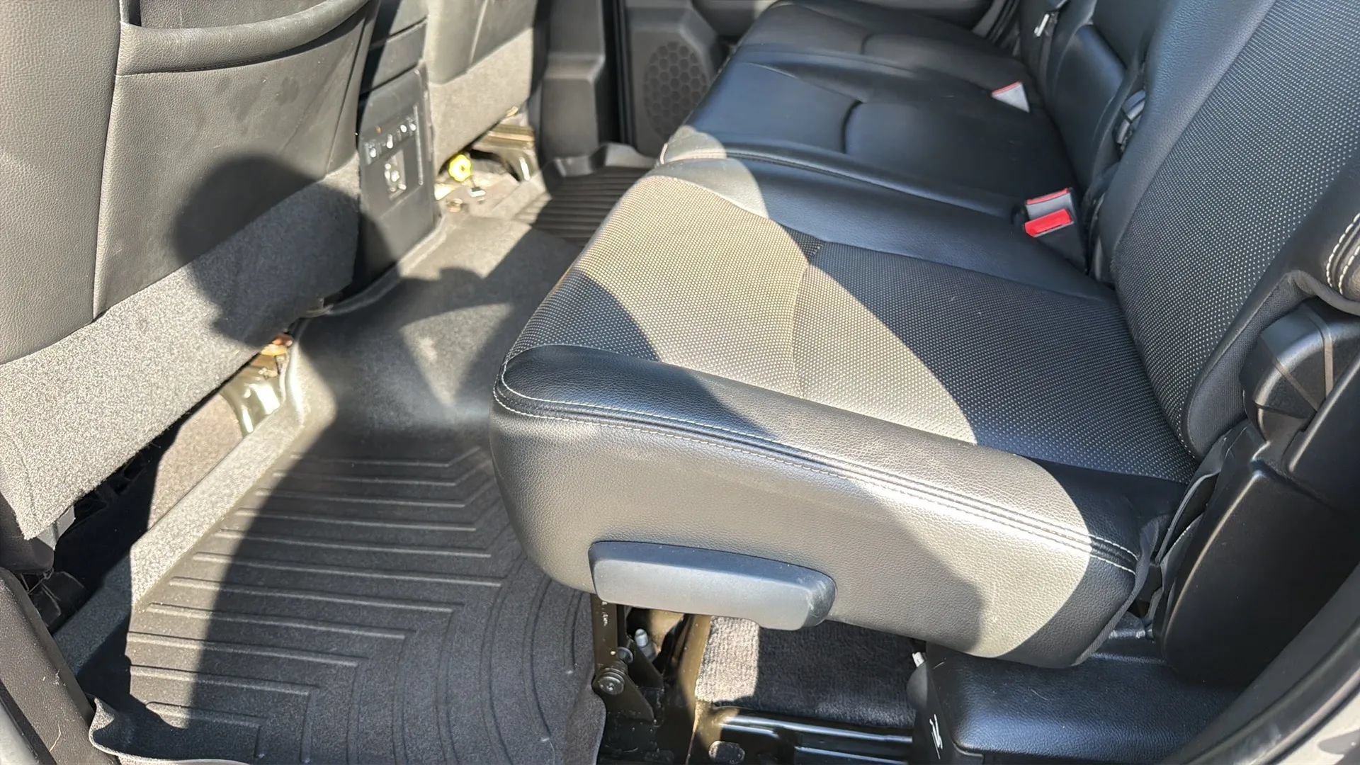 Used 2013 RAM 3500 Laramie AWD/4WD image 37