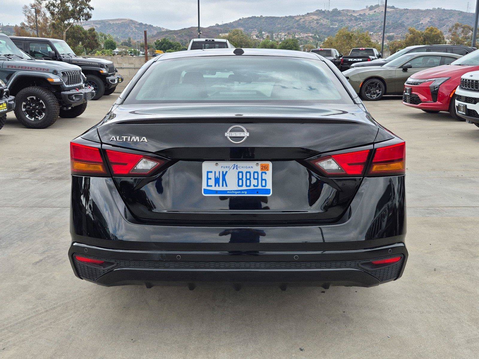 Used 2025 Nissan Altima 2.5 SV FWD image 5