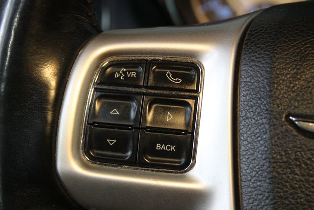 Used 2016 Chrysler Town & Country Touring w/ Driver Convenience Group image 23