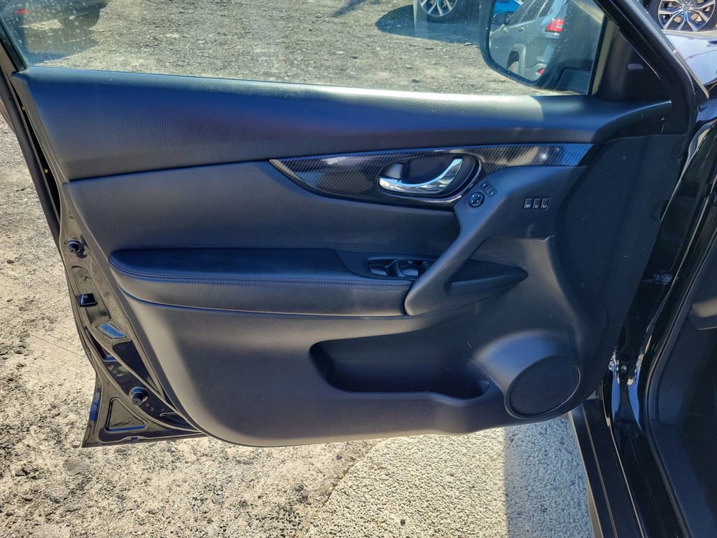Used 2020 Nissan Rogue SL w/ Premium Package AWD/4WD image 13