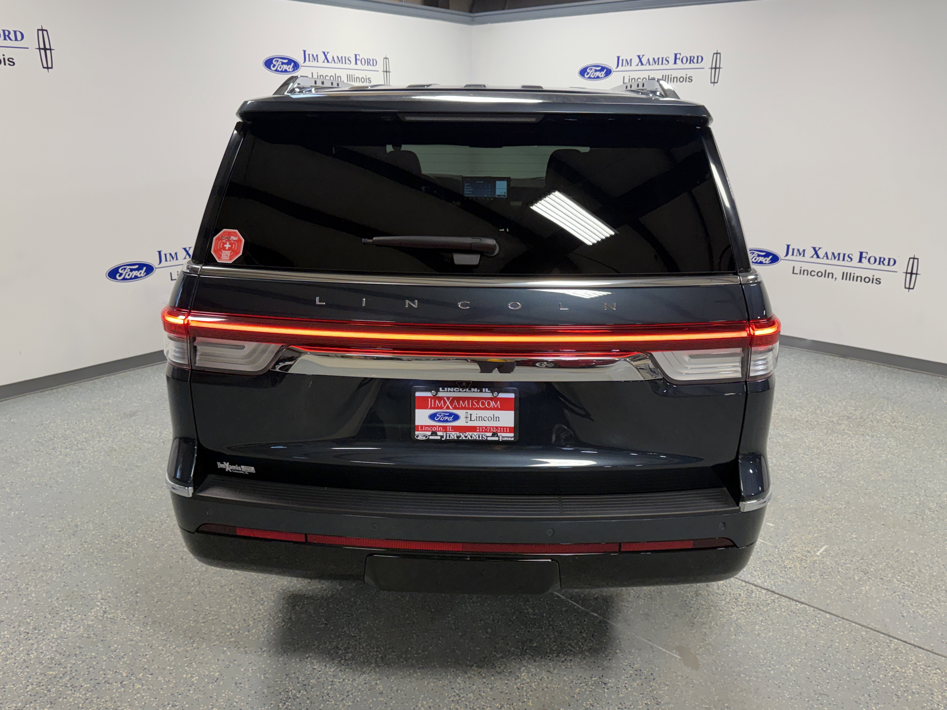 Used 2024 Lincoln Navigator Reserve AWD/4WD image 5