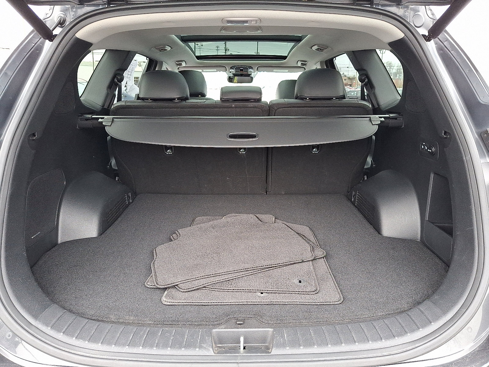 Used 2022 Hyundai Santa Fe SEL w/ Convenience + Premium Package image 29