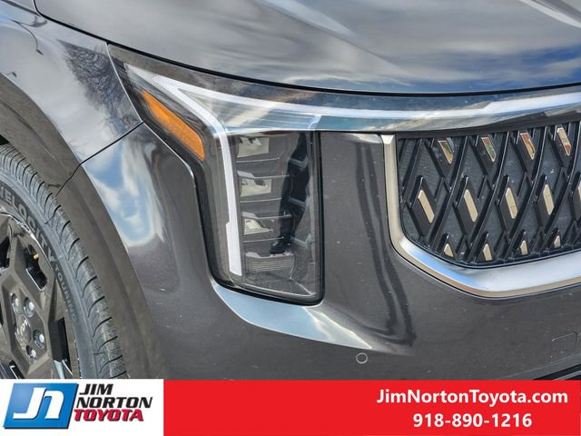 Used 2025 Kia Carnival image 9