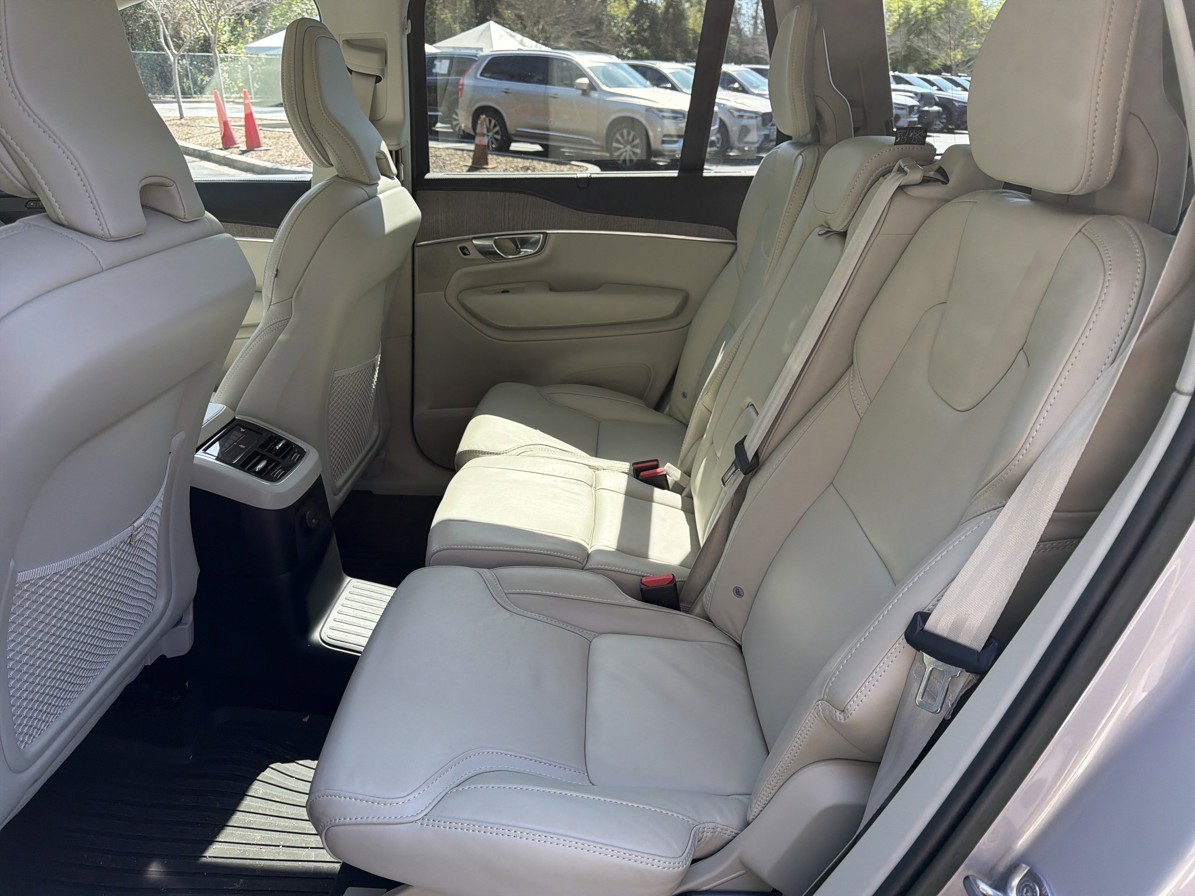 Certified 2023 Volvo XC90 T8 Ultimate w/ Protection Package image 32