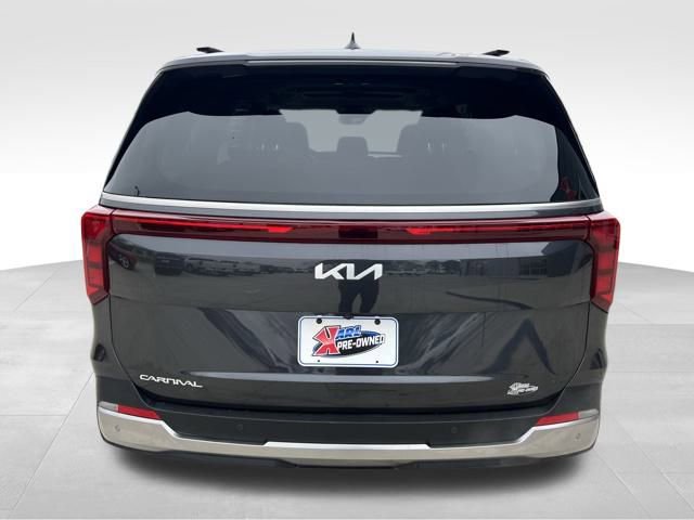 Used 2025 Kia Carnival SX image 4