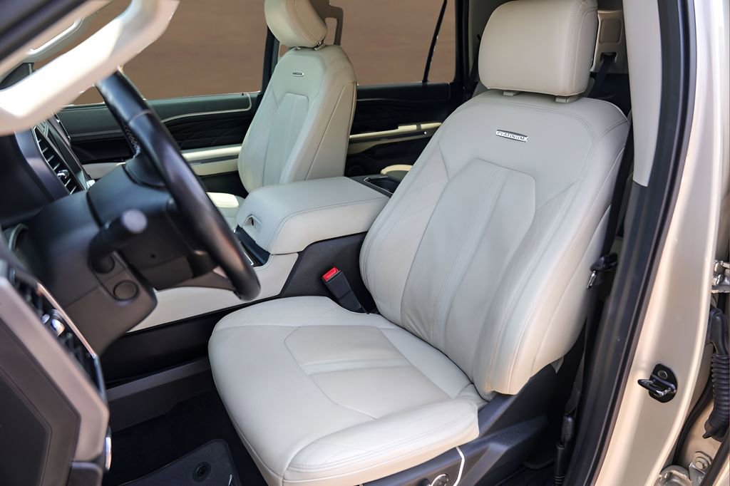 Used 2018 Ford Expedition Platinum RWD image 7