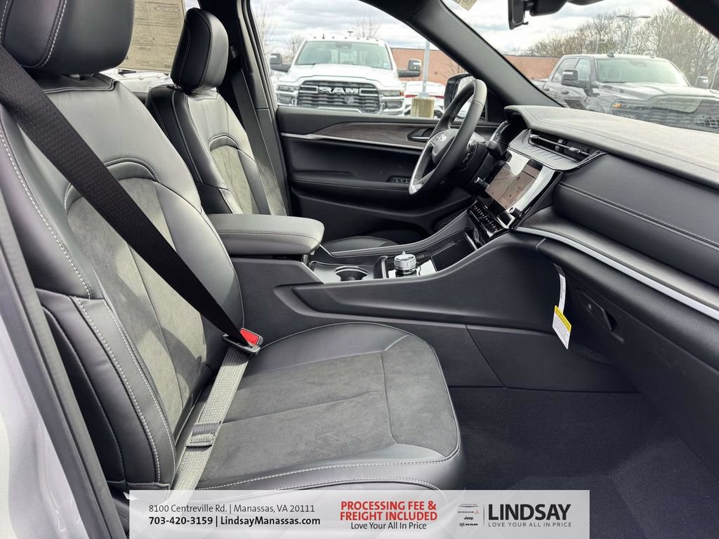 New 2026 Jeep Grand Cherokee Altitude AWD/4WD image 13