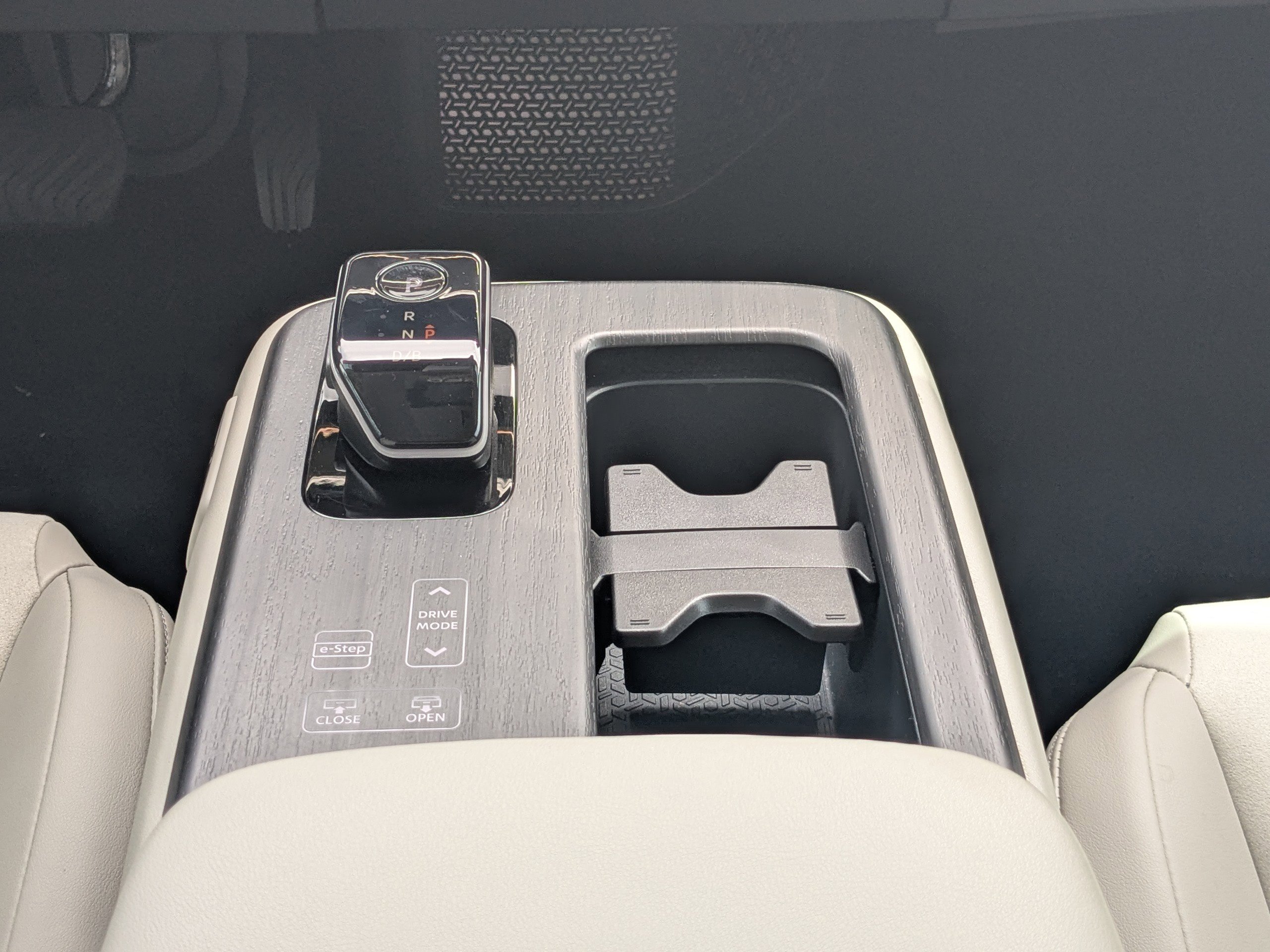 Certified 2023 Nissan Ariya FWD image 20